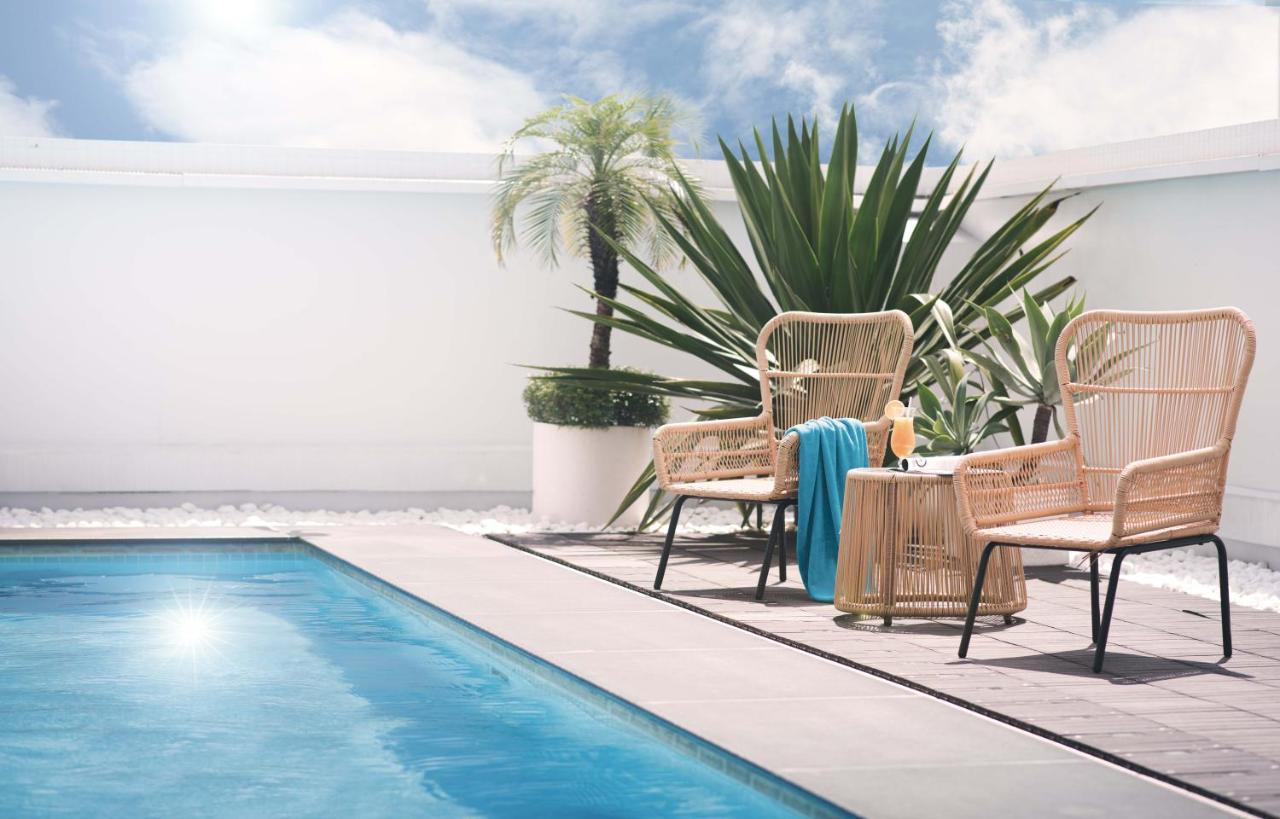 ฮาวาร์ด พลาซ่า โฮเต็ล Hotel เกาสง ภายนอก รูปภาพ The pool at the hotel