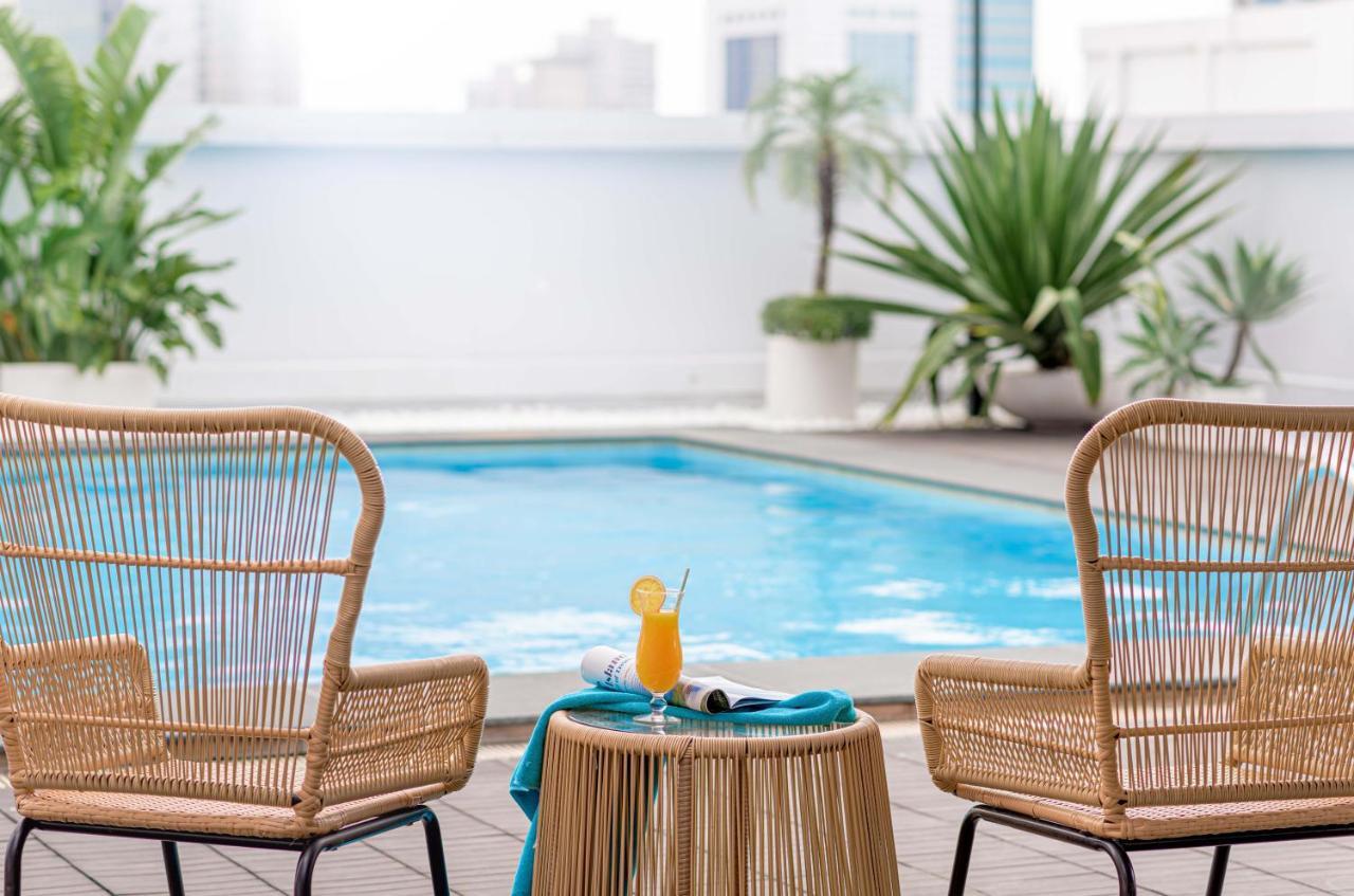 ฮาวาร์ด พลาซ่า โฮเต็ล Hotel เกาสง ภายนอก รูปภาพ The pool at the hotel