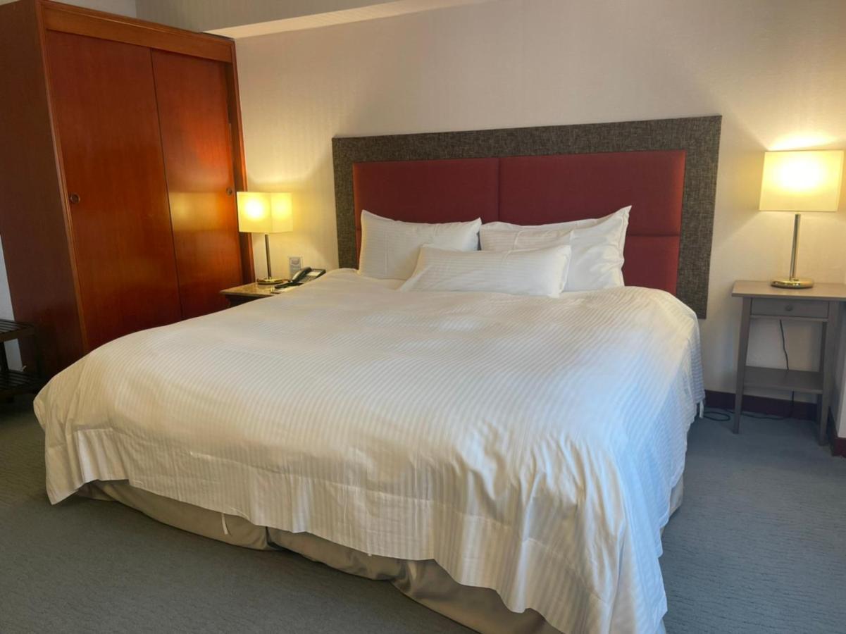 ฮาวาร์ด พลาซ่า โฮเต็ล Hotel เกาสง ภายนอก รูปภาพ A guest room at the hotel