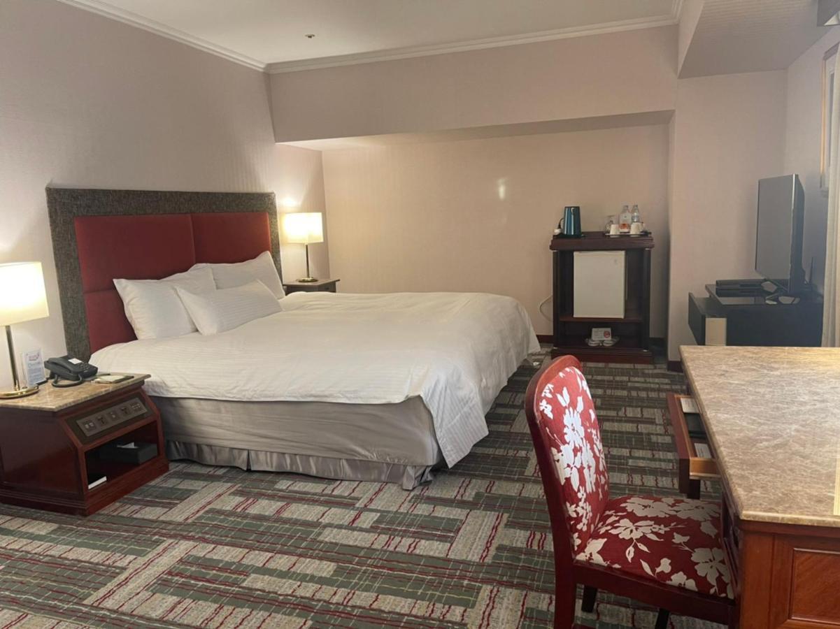 ฮาวาร์ด พลาซ่า โฮเต็ล Hotel เกาสง ภายนอก รูปภาพ A room at the hotel