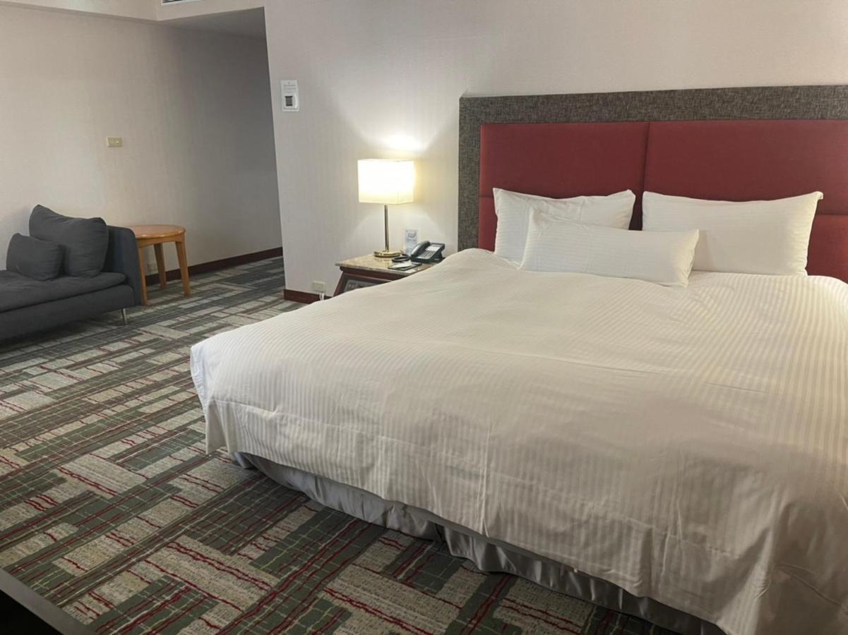 ฮาวาร์ด พลาซ่า โฮเต็ล Hotel เกาสง ภายนอก รูปภาพ A room at the Hilton Garden Inn in San Francisco