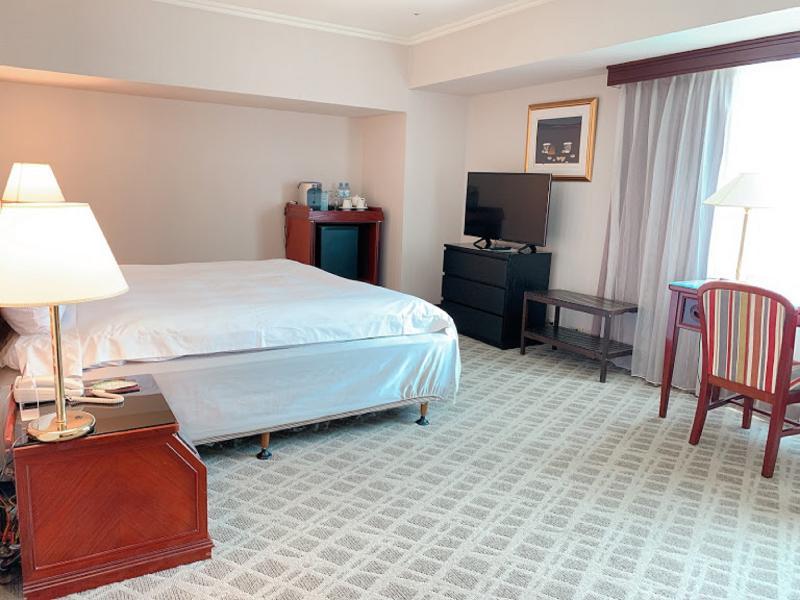 ฮาวาร์ด พลาซ่า โฮเต็ล Hotel เกาสง ภายนอก รูปภาพ A typical room at the hotel