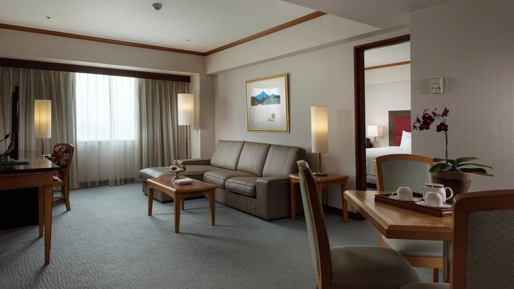 ฮาวาร์ด พลาซ่า โฮเต็ล Hotel เกาสง ภายนอก รูปภาพ A suite at the hotel